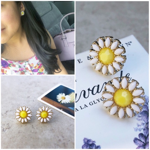 Flower Earrings - Picture 6 of 7